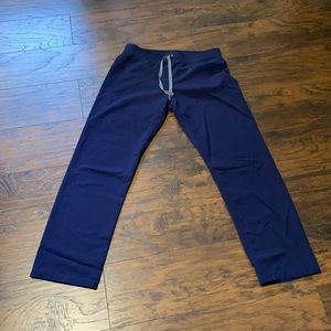Figs Livingston scrub pants in navy. Medium